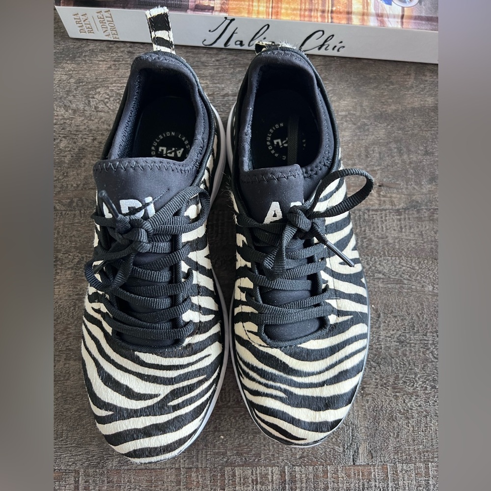 APL Zebra print Size 7